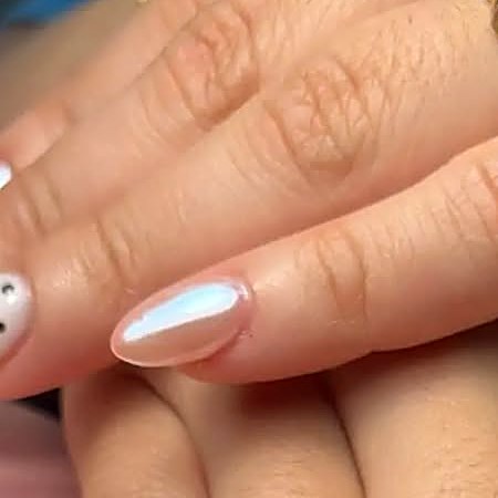 Pearl chrome manicure at Uvabon Nail Salon